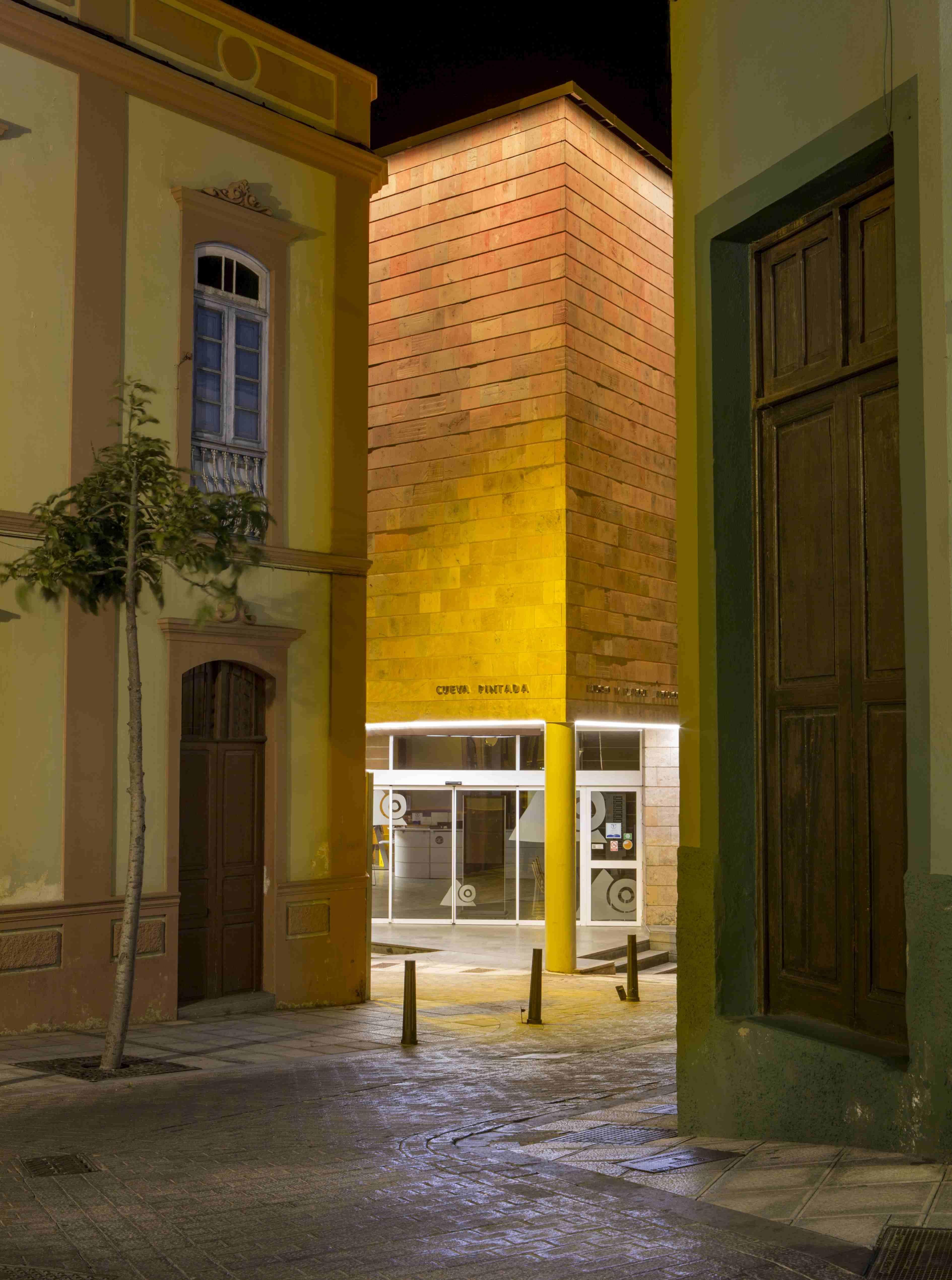 Edificio del Museo y Parque Arqueológico Cueva Pintada