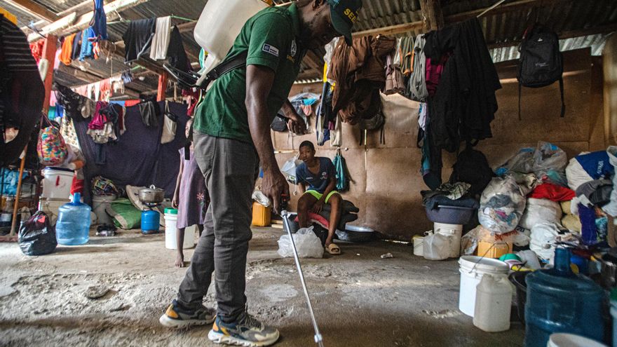 Haití enfrenta nuevo brote de cólera en medio de la violencia y el desplazamiento interno