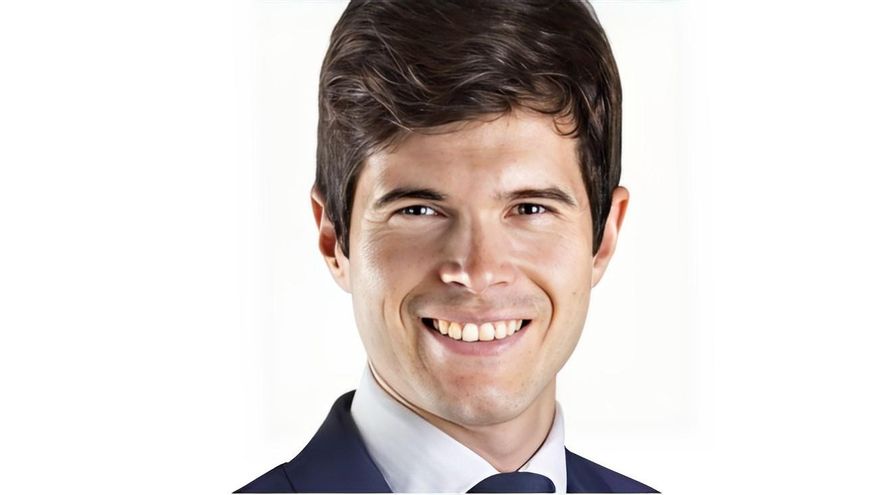 El doctor César Noval sigue arrasando con su nuevo libro sobre el pene