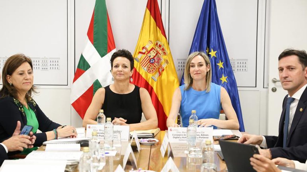 Los Gobiernos central y vasco cierran el traspaso de la gestión de los seguros agrarios y una ampliación de Tráfico