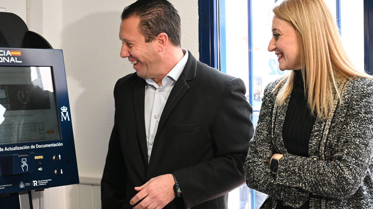 El alcalde de Mula junto a la delegada del Gobierno