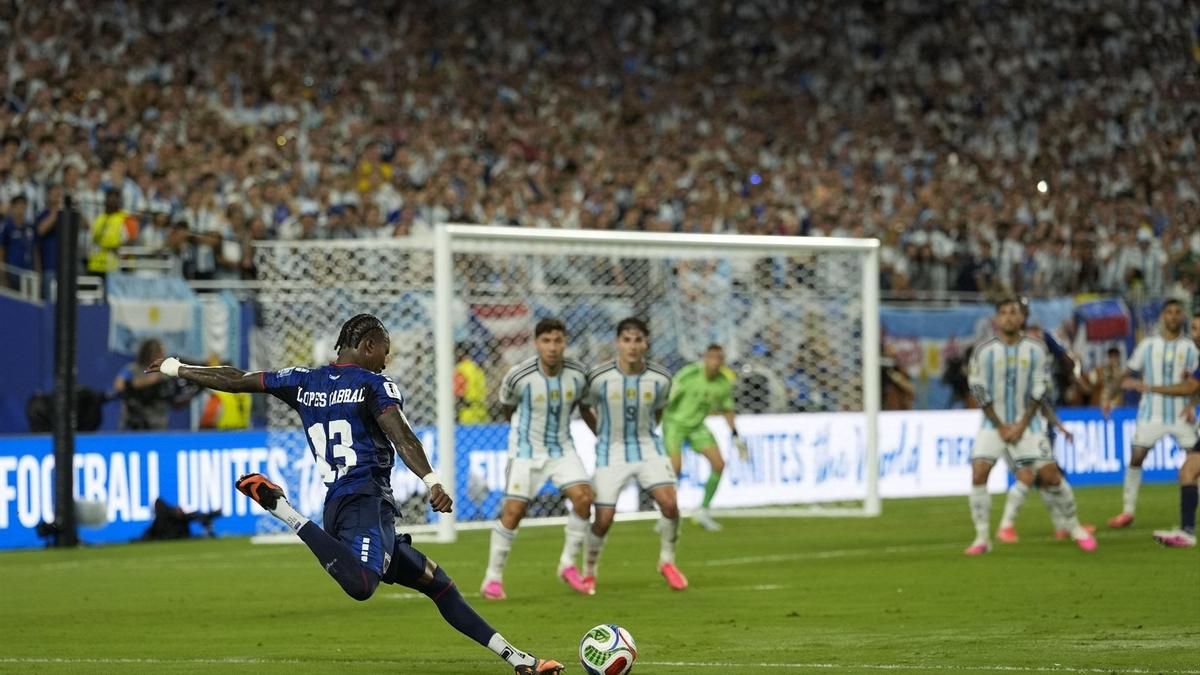 Lopes Cabral, autor de uno de los mejores goles del Mundial con su equipo, Cabo Verde, contra Argentina