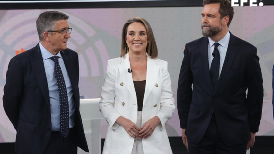 Los representantes del PSOE, Patxi López, del PP, Cuca Gamarra, y de Vox, Iván Espinosa de los Monteros, a su llegada al debate electoral organizado por RTVE entre los portavoces de los siete partidos con grupo parlamentario propio en el Congreso, este jueves en Madrid. EFE/ Kiko Huesca