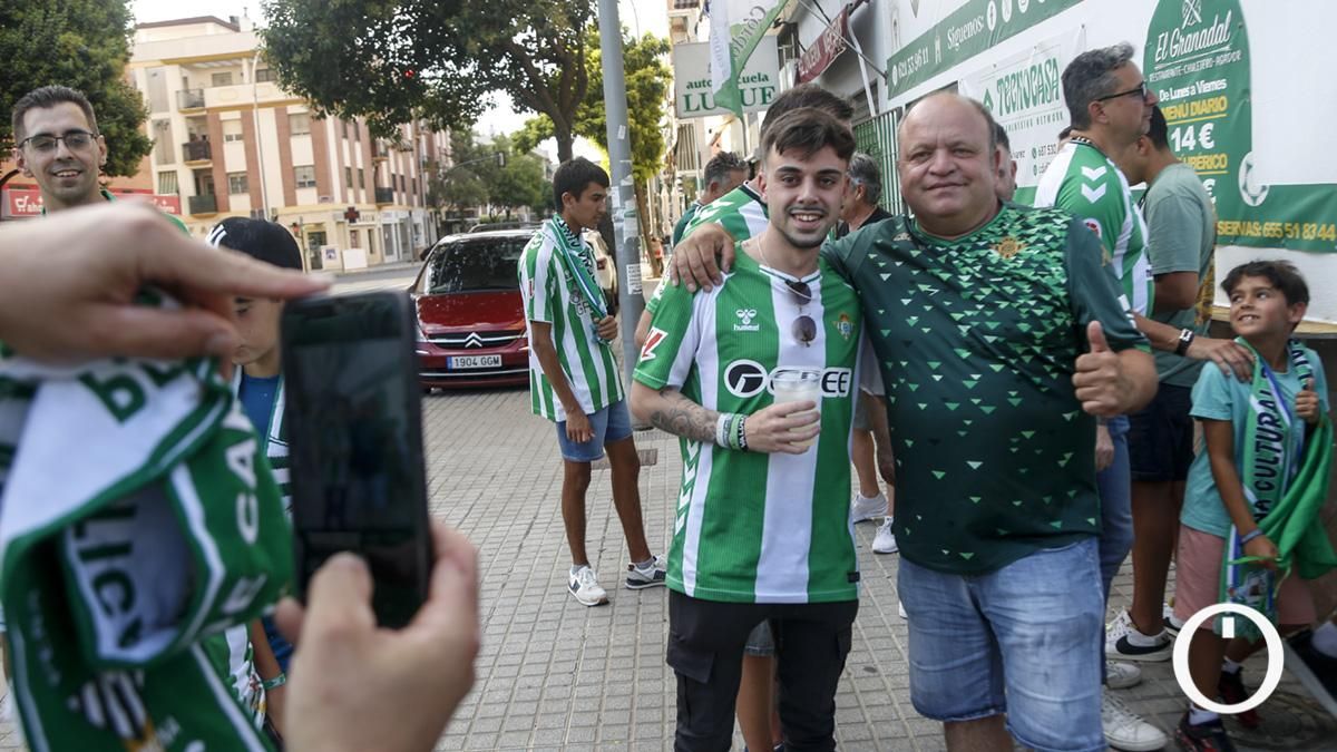 Hermanamiento entre aficionados del Córdoba CF y el Real Betis en la Peña 'Las Leyendas del Córdoba CF'