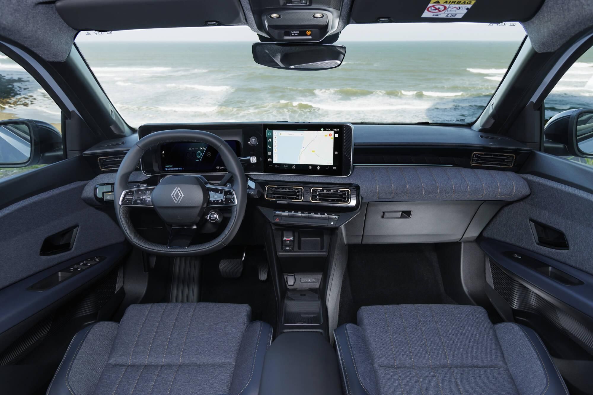 Salpicadero y plazas delanteras del Renault 4 E-Tech Electric.