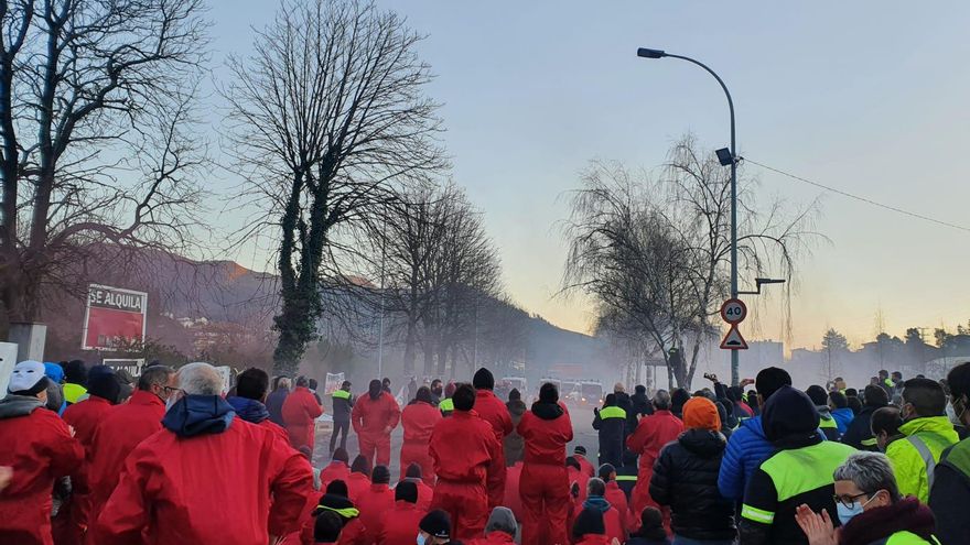La Fiscalía pide 21 meses de cárcel y 1.476 euros en responsabilidades económicas en el primer juicio a los trabajadores de Tubacex