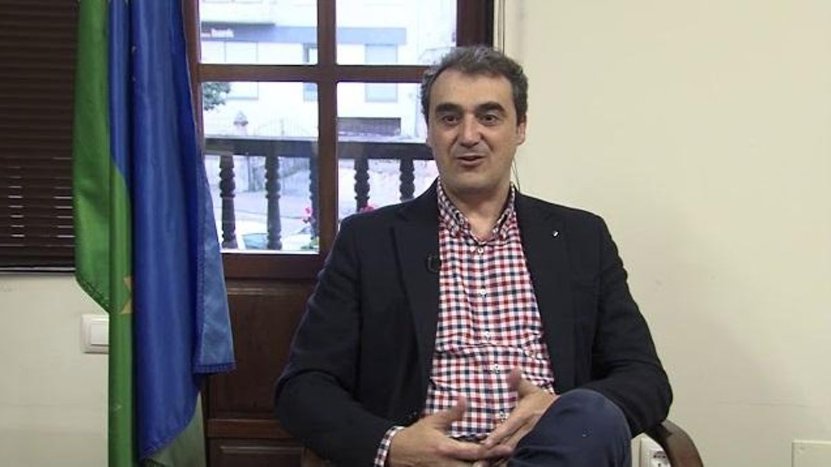Enrique Bretones, alcalde de Alfoz de Lloredo.