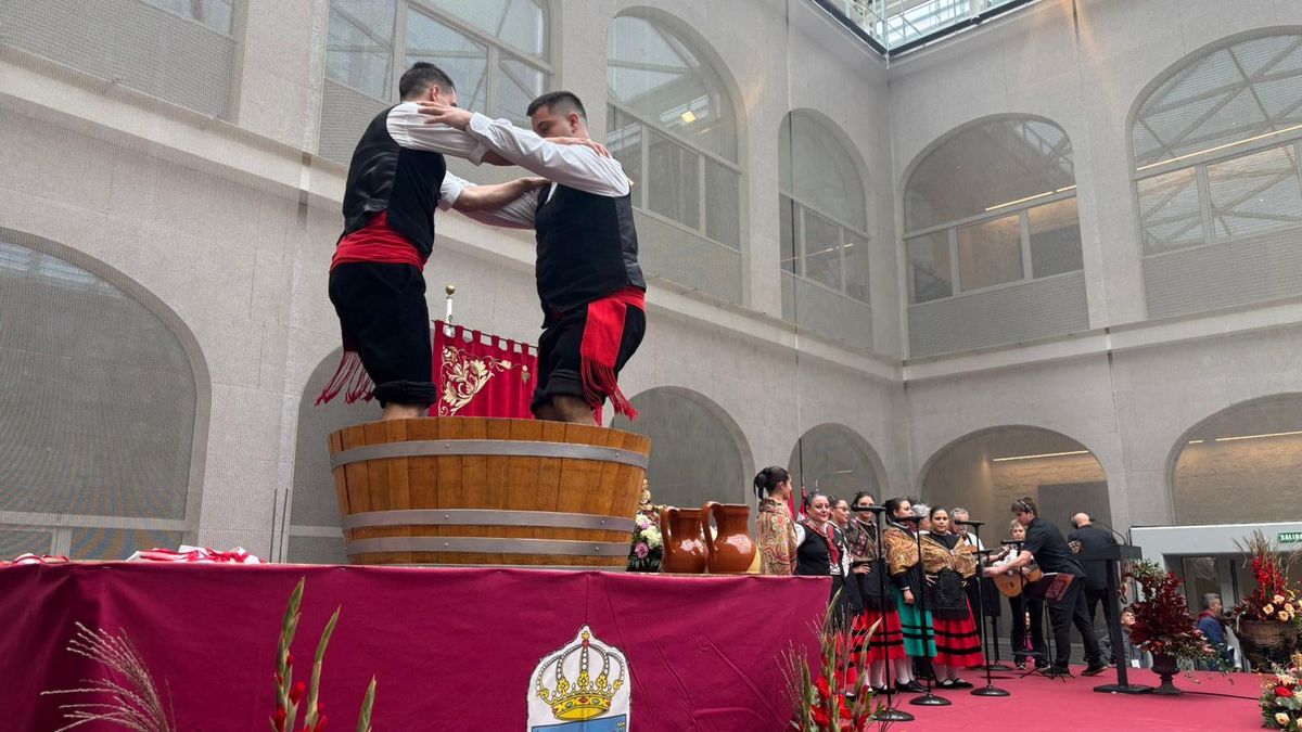 Pisado de la uva: Antonio Tobalina y Diego Muñoz pisadores