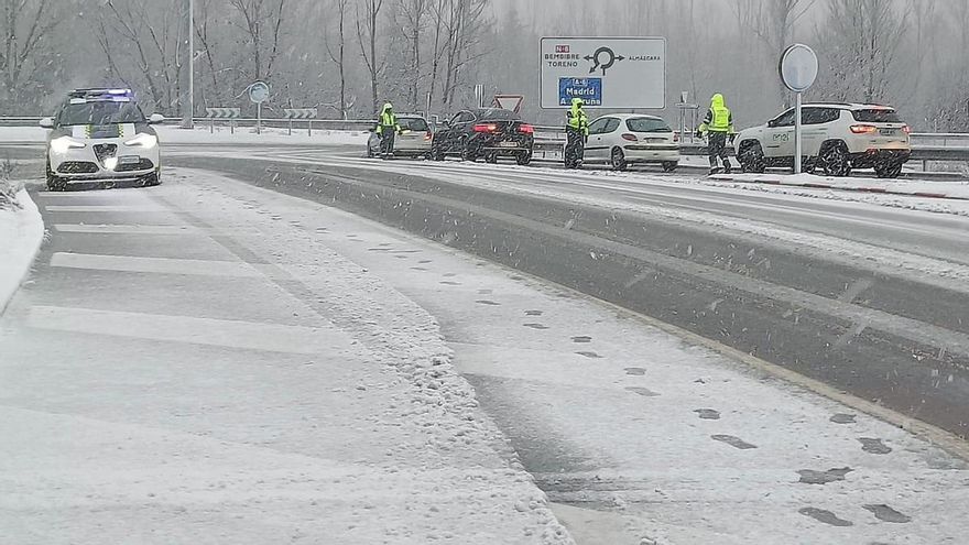 Embolsamiento masivo de camiones en Castilla y León: la borrasca Ingrid paraliza unos 1.700 vehículos