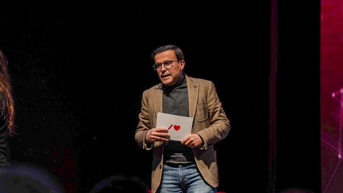 El candidato del PSOE a la Presidencia de la Junta de Extremadura, Miguel Ángel Gallardo, presenta el programa para las elecciones autonómicas