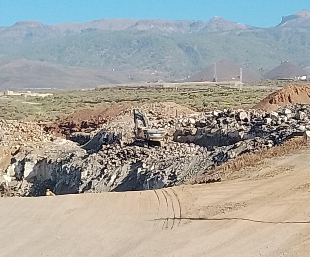 Máquinas en las obras, sin información pública.