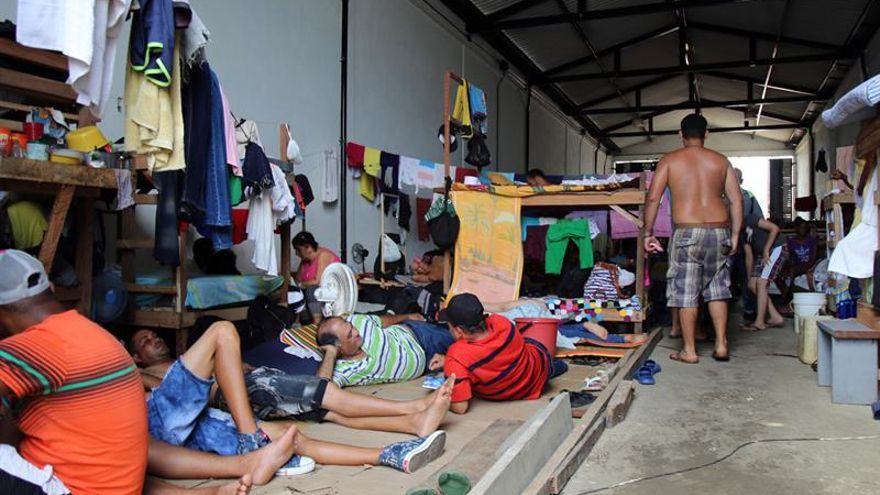 Colombia deporta el primer grupo de 14 cubanos hacinados en frontera con Panamá