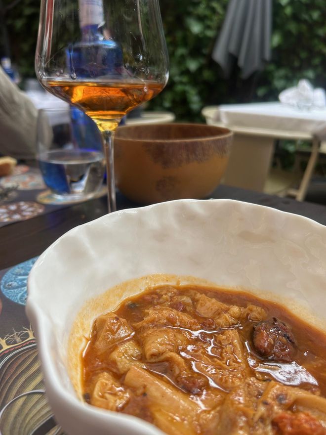 Comida y vino en La Clandestina