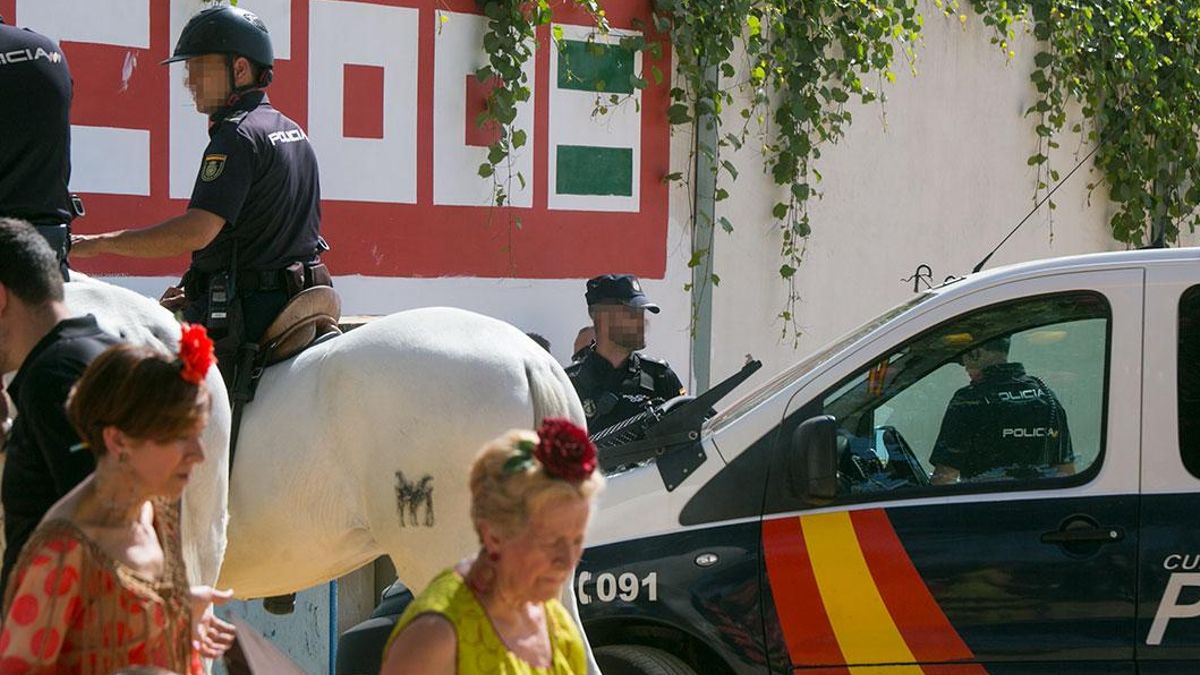 Policía Nacional en la Feria