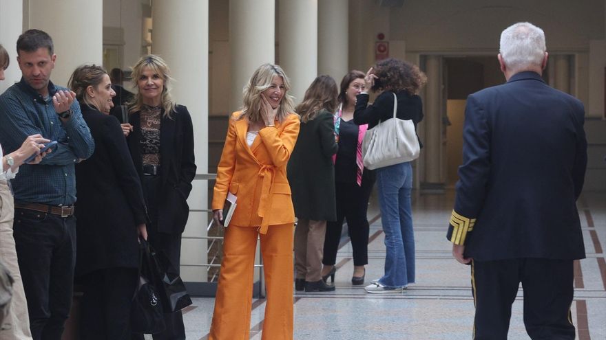 La vicepresidenta segunda del Gobierno, Yolanda Díaz (c), a su llegada a una sesión de control al Gobierno, en el Senado.