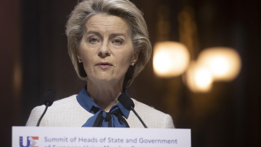 Bruselas avisa a las empresas que se plantean pagar en rublos: lo que exige Putin "viola las sanciones"