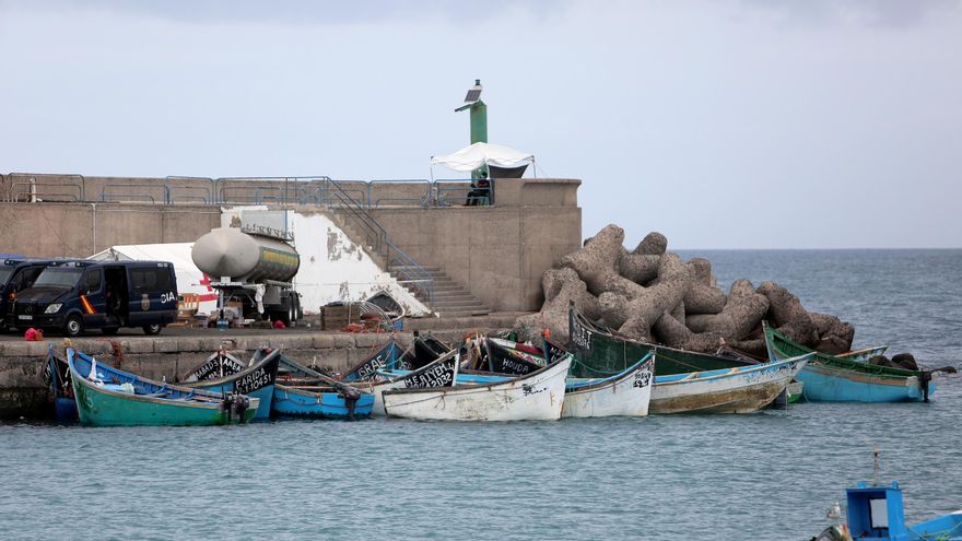 El muelle de Arguineguín alcanza su máximo con 1.352 migrantes albergados