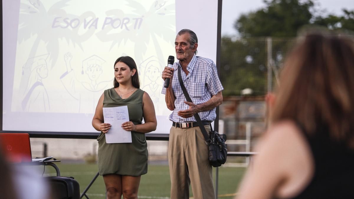 Homenaje a alumnos de Las Palmeras tras graduarse