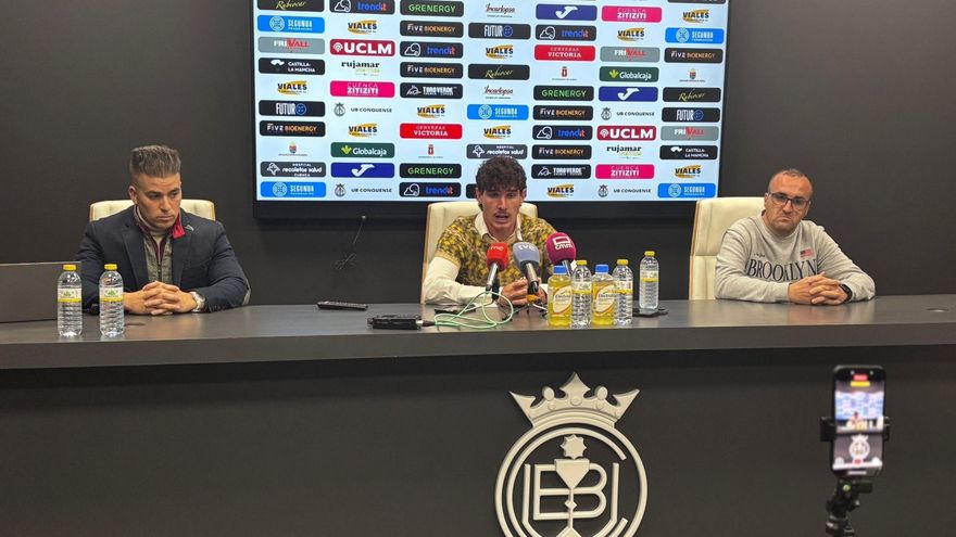 El futbolista Nacho Ruiz estudia denunciar los insultos homófobos que recibió en un derbi conquense