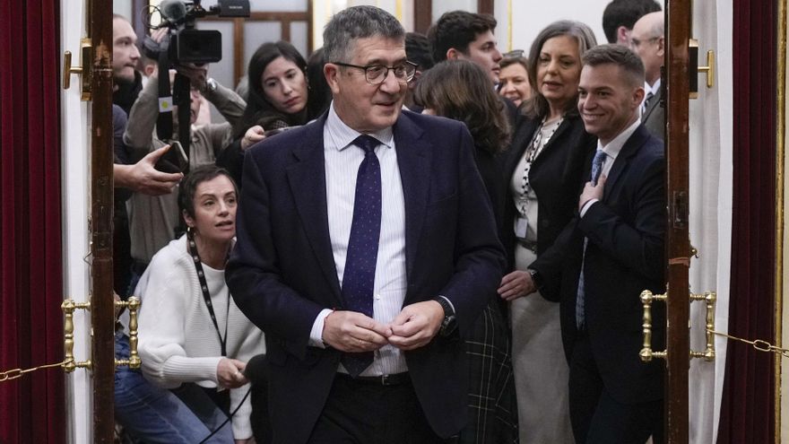 Patxi López a su llegada a la sesión de control al Ejecutivo este miércoles en el Congreso.