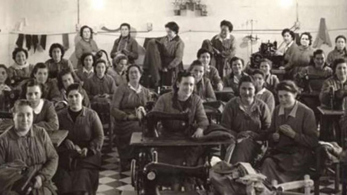 Taller de trabajo de la prisión de Alcalá en 1956