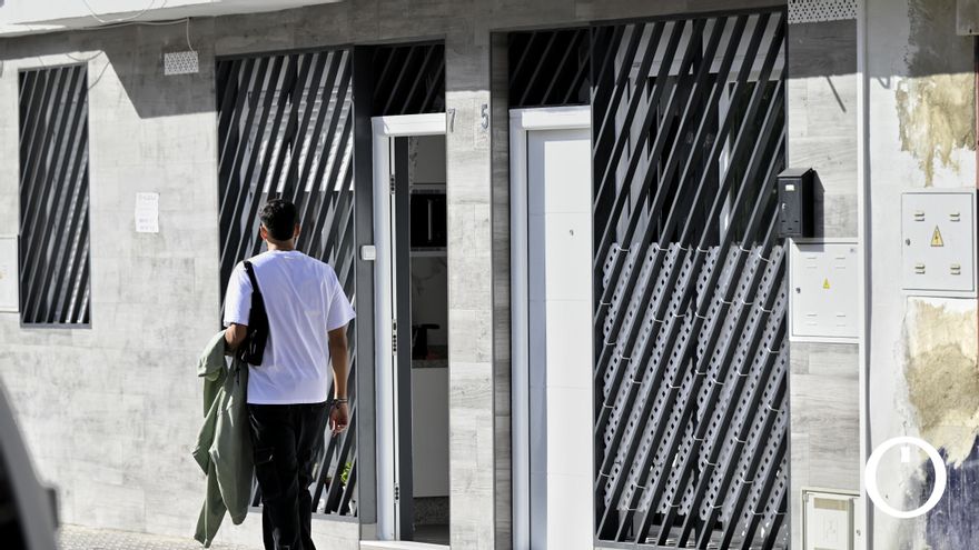 Vecinos de Valdeolleros denuncian el auge de locales y cocheras convertidos en "infraviviendas"