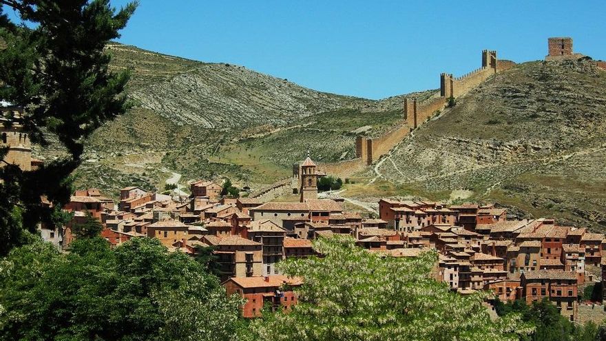 Bonitos, interesantes y fresquitos: cinco pueblos de España con historia en los que escapar del calor