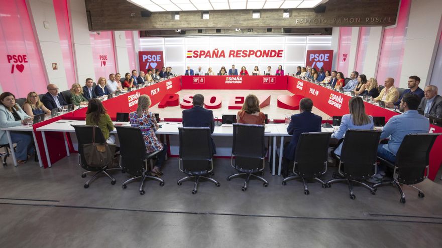 Cinco horas de Ejecutiva: respaldo a Sánchez, Gobierno hasta 2027 y voces que reclaman más cambios en el PSOE
