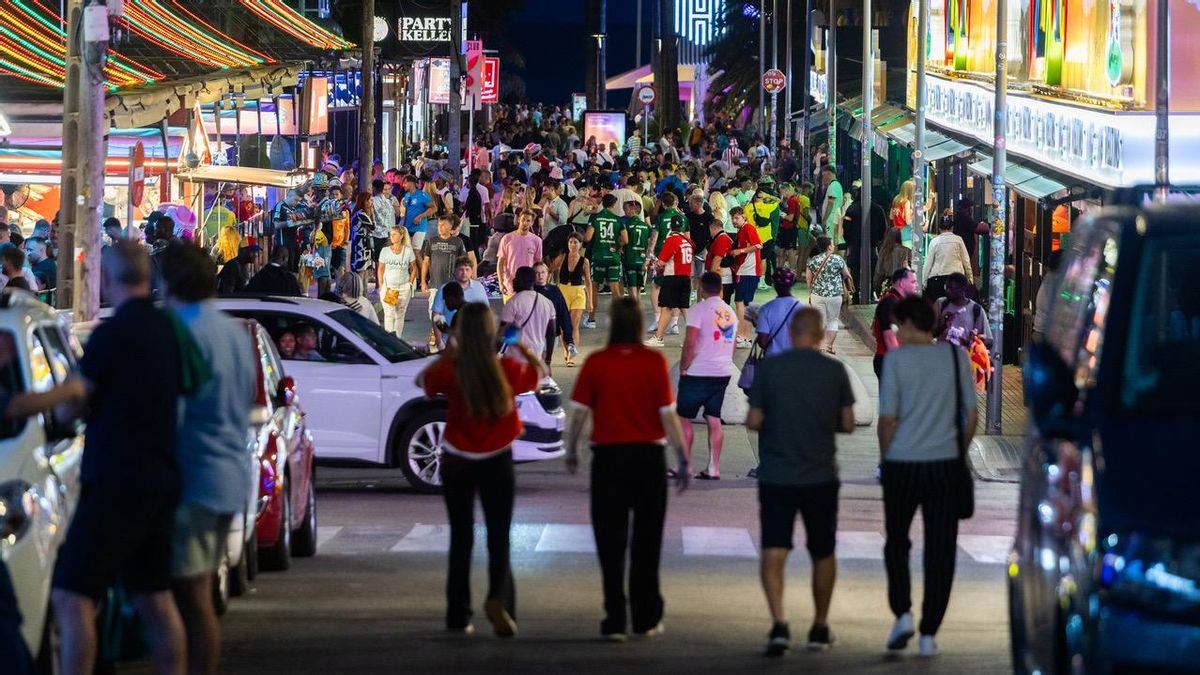 "Mallehater go home": el 'hit' alemán que indigna a mallorquines y germanos que plantan cara al turismo de borrachera