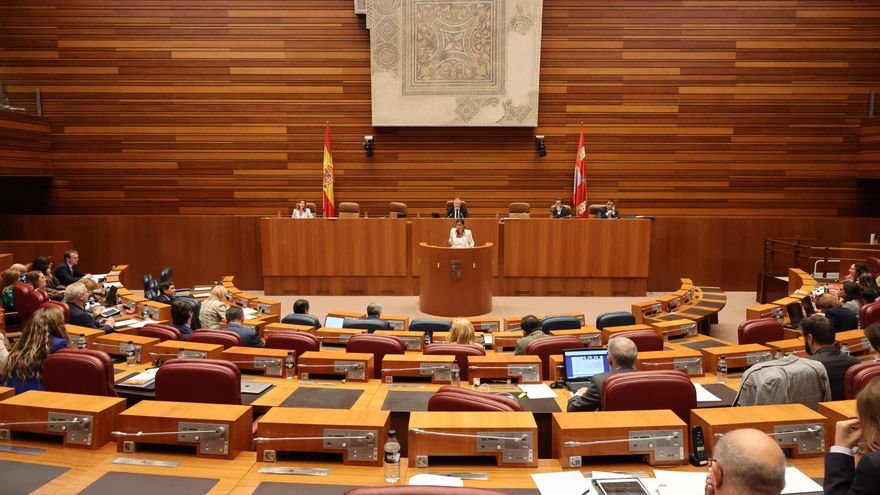 La abstención de Vox en una PNL del PSOE obliga a la Junta de Castilla y León a cambiar la Ley del Juego que aprobó en marzo