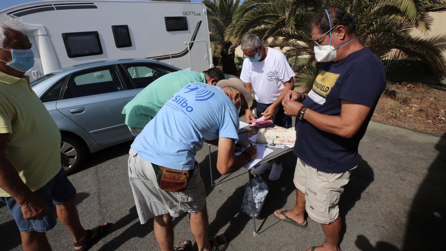 Autocaravanistas en La Mareta (Telde).