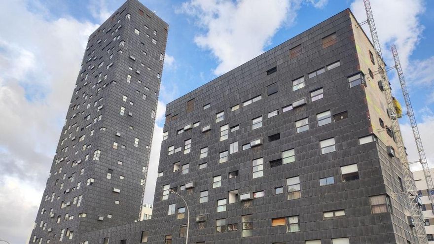 La Torre Negra de Vallecas mantendrá su color después de volverse blanca para evitar incendios, pero no será asequible