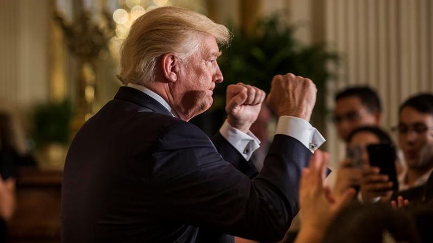 Trump evita toda referencia a la inmigración en la ceremonia de la Herencia Hispana