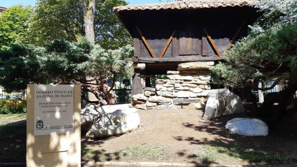 Los niños de León aprenderán a construir un hórreo en el Coto Escolar para conservar la tradición