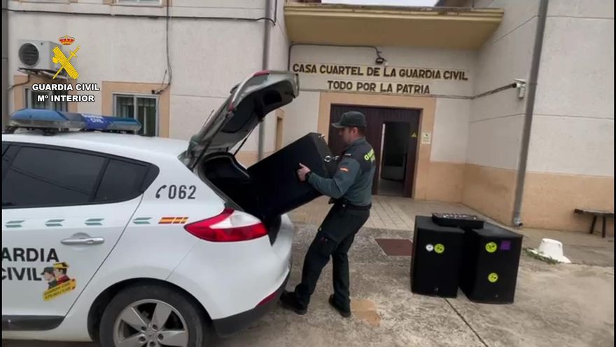 Roban los altavoces y la mesa de sonido de la discomóvil de las fiestas de Lagunilla