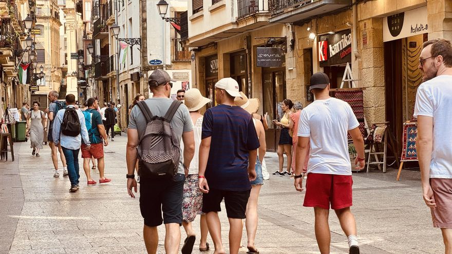 Eneko Goia sobre el turismo en Donostia: "Hace cien años había 20.000 plazas de alojamiento y hoy son 18.000"