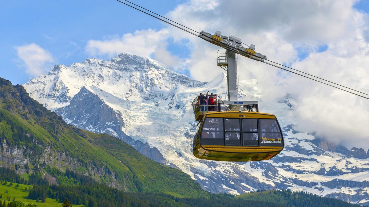 El teleférico Wengen Männlichen tiene un balcón al aire libre.