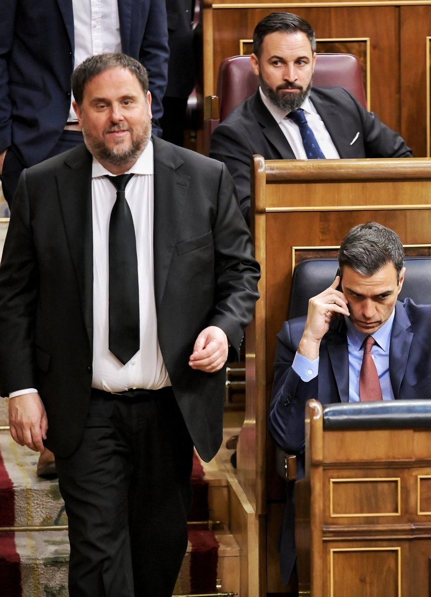 El diputado preso de ERC, Oriol Junqueras, el presidente de Vox, Santiago Abascal, y el presidente del Gobierno, Pedro Sánchez, durante la sesión sesión constitutiva de la XIII Legislatura en el Congreso de los Diputados.