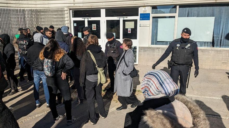 Desahuciada en Madrid una madre con sus hijos de seis y dos años