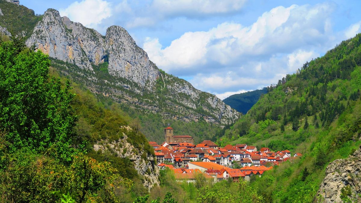 En Isaba (Navarra) las temperaturas medias en julio y agosto están en torno a los 16 °C.