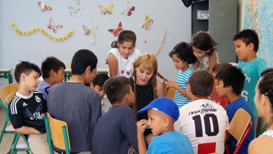Comienzan las clases para 1.500 niños refugiados en Grecia