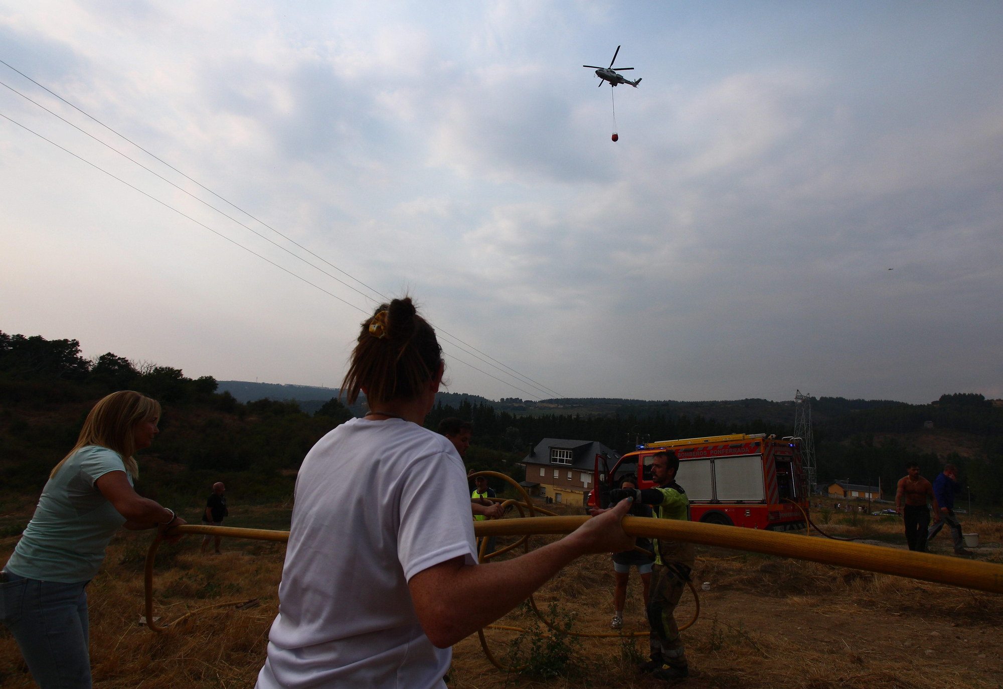 Así lucharon contra el fuego los vecinos de Molinaseca