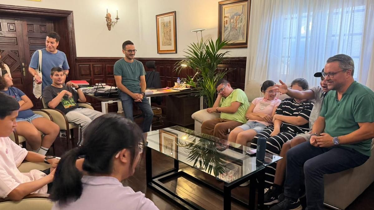 Santa Cruz de La Palma impulsa la actividad ecuestre para el alumnado de las Aulas Enclave