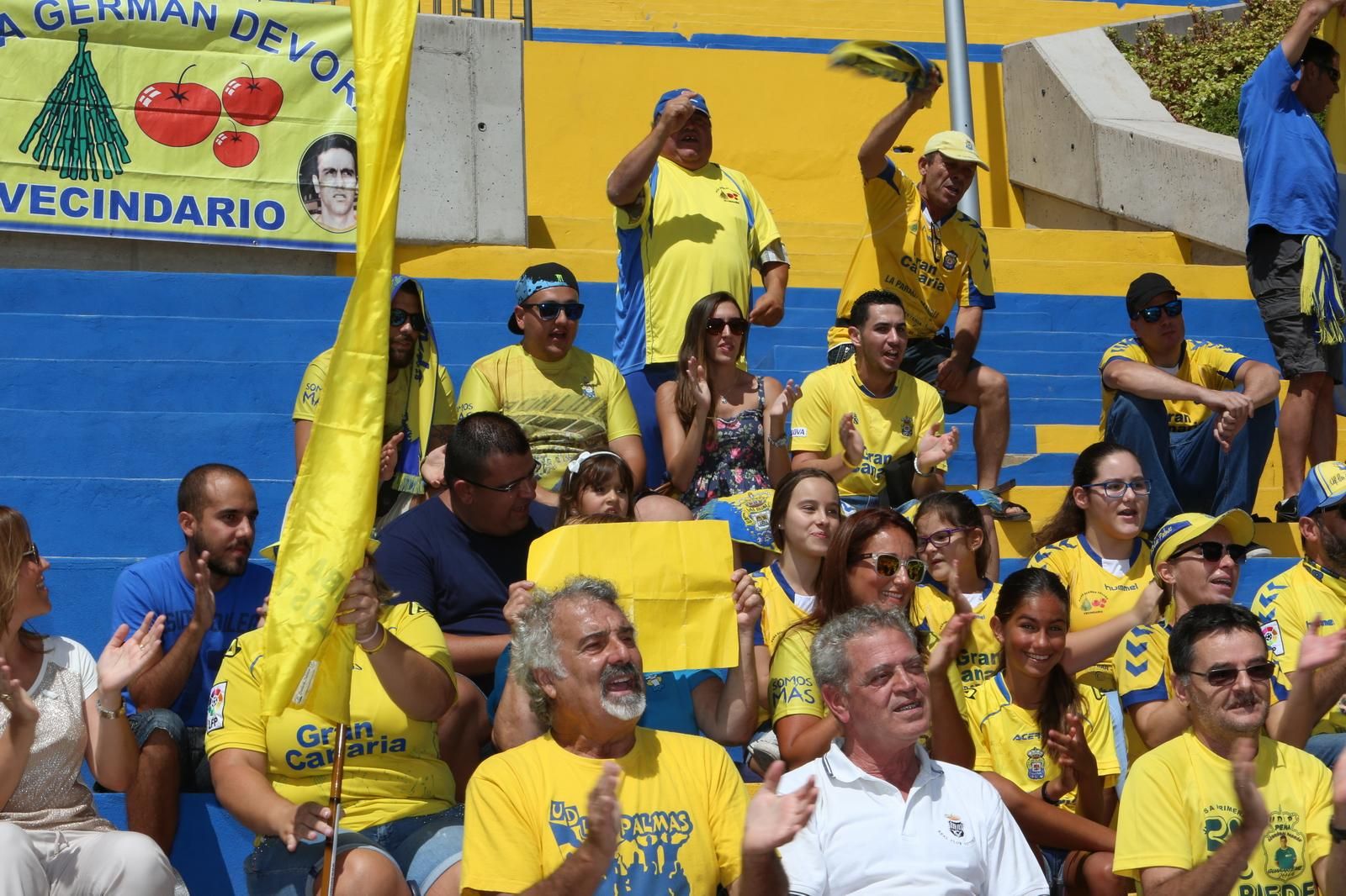 Homenaje a la afición de la UD Las Palmas (ALEJANDRO RAMOS)