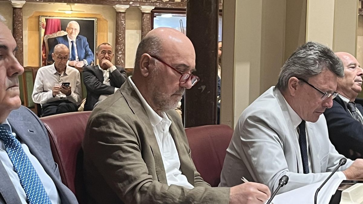 José Luis Álvarez-Castellanos toma posesión como diputado de la Asamblea Regional