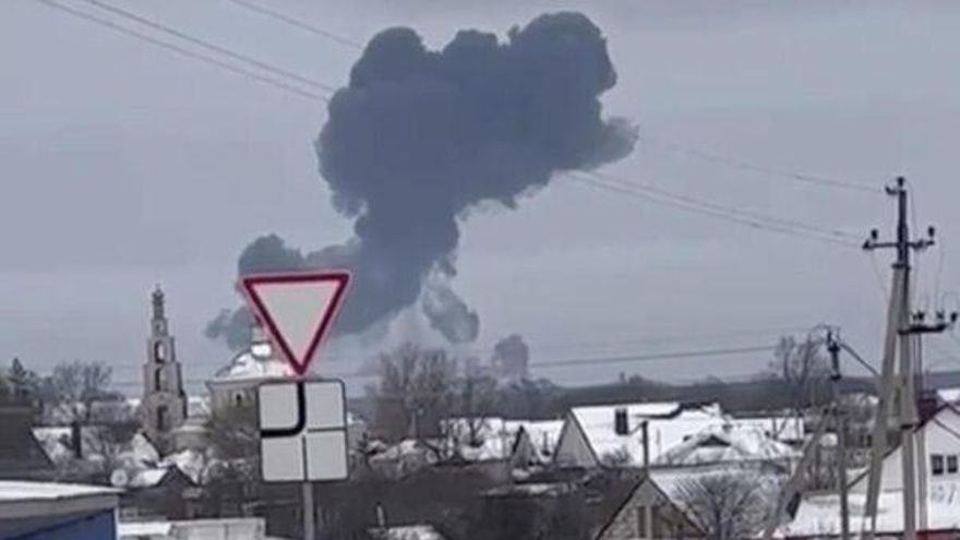 Rusia acusa a Kiev de derribar un avión con 65 prisioneros de guerra ucranianos a bordo