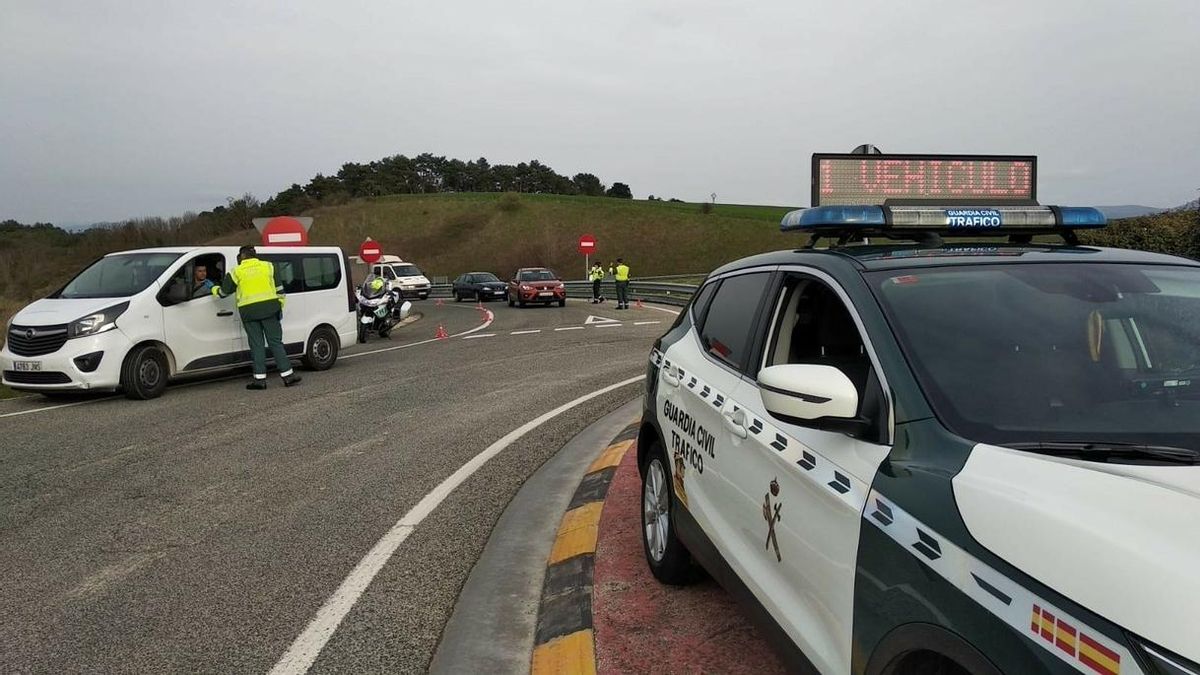 La Guardia Civil realiza controles y recuerda que no se pueden hacer viajes por el puente del Día del Padre