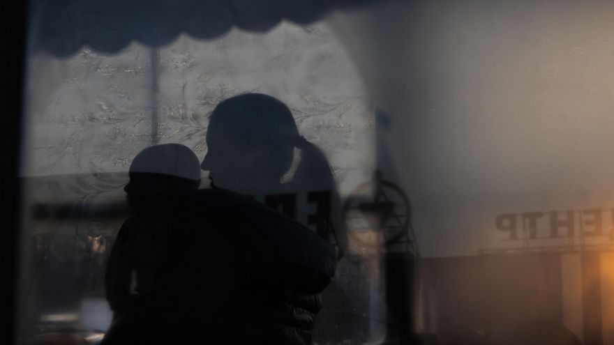 Las deportaciones forzosas de cientos de ucranianos a Rusia desde Mariúpol contadas por mujeres que las han vivido