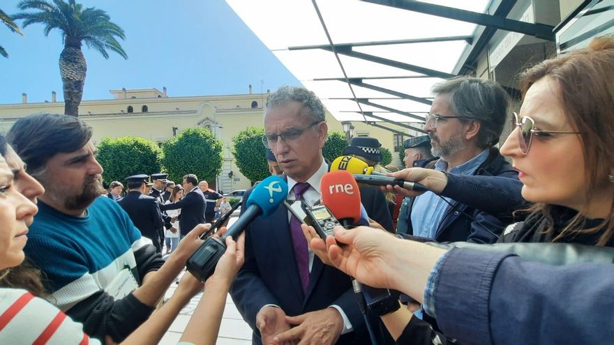 El delegado del Gobierno en Extremadura, José Luis Quintana, atiende a los medios