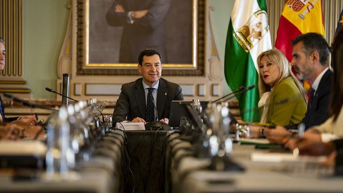 Moreno adelanta las elecciones en Andalucía al 17 de mayo